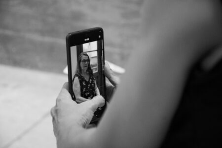 Narrar con puntadas el exilio y la memoria: la muestra de Marta Cuesta llega al Museo de Antropología